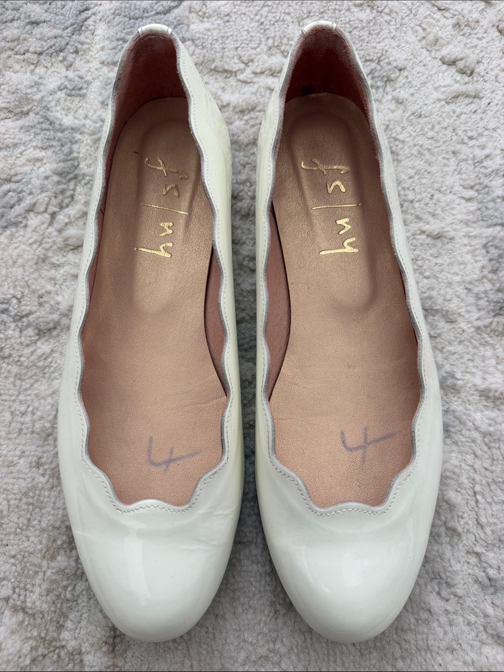 fs/ny Ivory Women’s Scalloped Ballet Flats